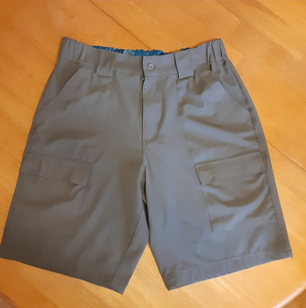 REALTREE FISHING QUICK DRY 10" Inseam Cargo Shorts in GREY MENS SIZE LARGE.